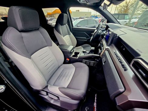 Used 2024 Toyota Tacoma TRD Off-Road image 34