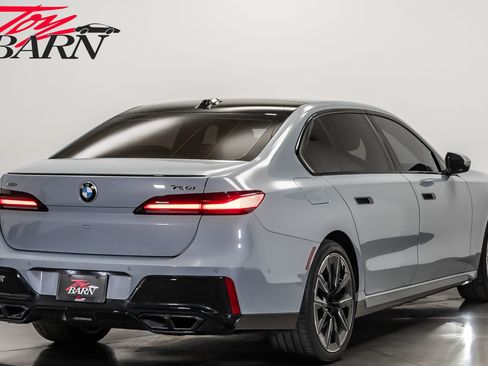 Used 2023 BMW 760i xDrive image 5