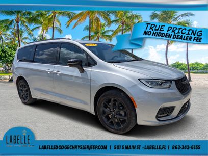 Used 2024 Chrysler Pacifica Limited w/ S Appearance Package
