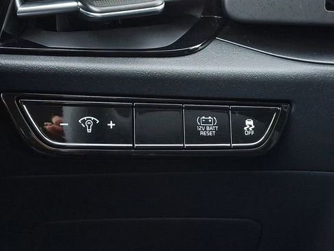 Certified 2025 Kia Niro LX image 24