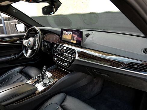 Used 2021 BMW M550i xDrive w/ Premium Package AWD/4WD image 18