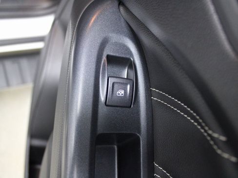 Used 2021 GMC Canyon Denali image 24