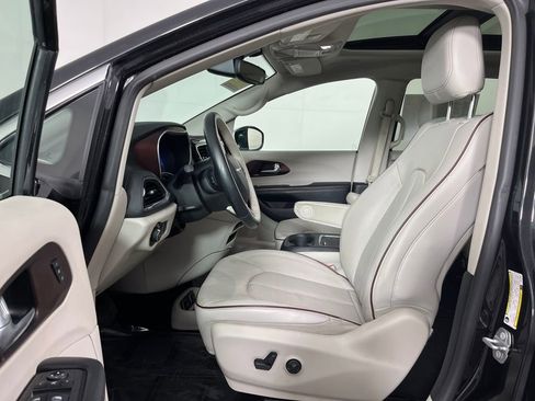 Used 2020 Chrysler Pacifica Limited FWD image 11