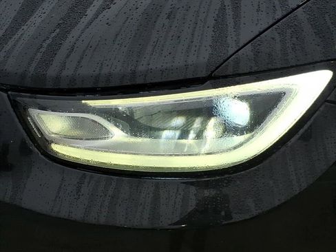 Used 2023 Chrysler Pacifica Touring-L FWD image 11