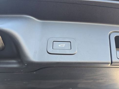 Used 2025 Land Rover Range Rover Evoque S AWD/4WD image 16