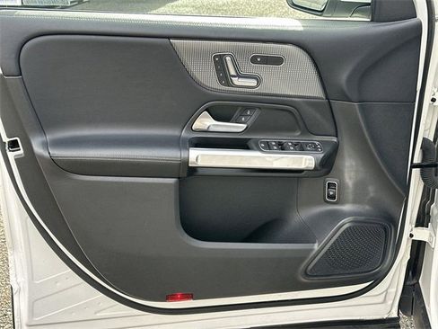 Used 2023 Mercedes-Benz GLB 250 image 20