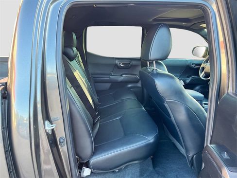Used 2022 Toyota Tacoma TRD Off-Road image 27