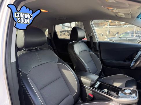 Used 2022 Kia Niro EX FWD image 13