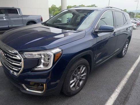 Used 2023 GMC Terrain SLT AWD/4WD image 3