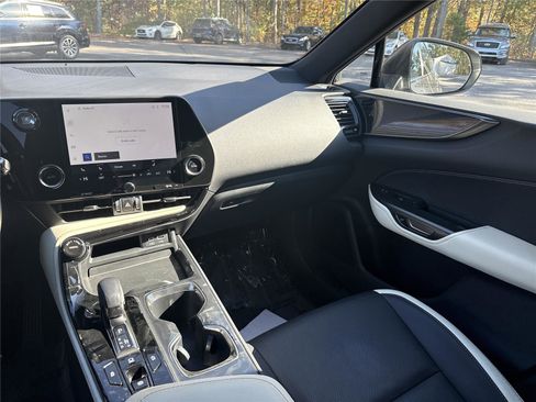Used 2022 Lexus NX 250 FWD image 17