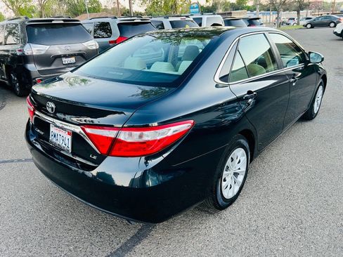 Used 2015 Toyota Camry LE image 3