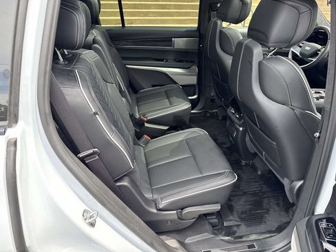 Used 2026 Cadillac Vistiq Platinum w/ LPO, Floor Liner Package AWD/4WD image 11