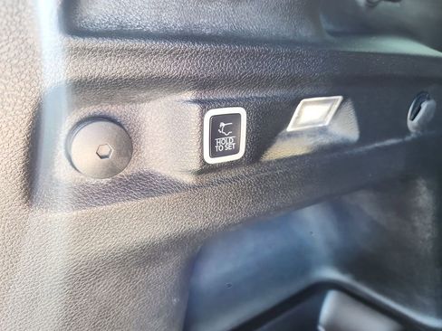 Used 2023 Jeep Grand Cherokee L Laredo AWD/4WD image 14
