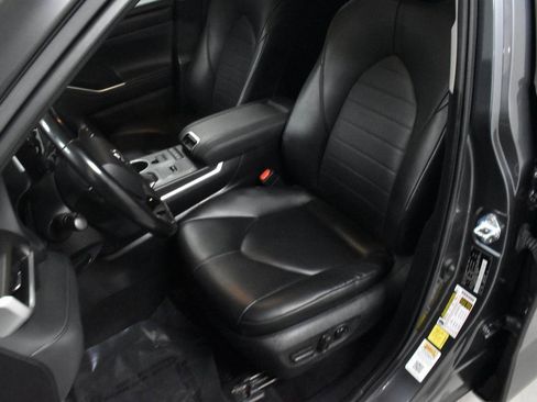 Used 2020 Toyota Highlander XLE image 13