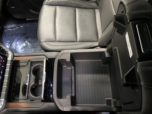 Used 2025 GMC Yukon XL Denali image 39