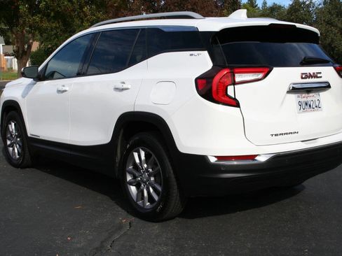 Used 2023 GMC Terrain SLT image 7