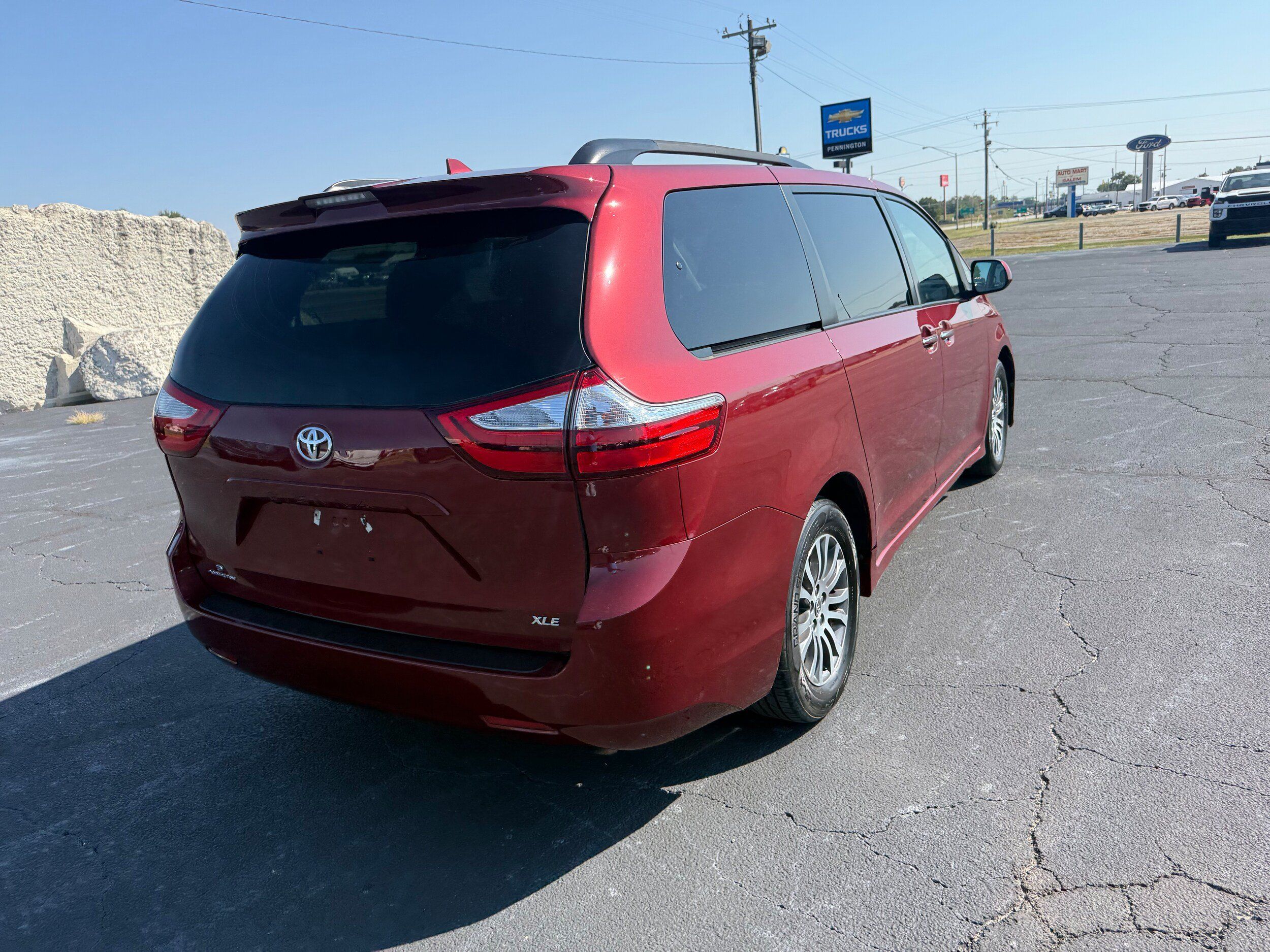 Used 2019 Toyota Sienna XLE FWD image 7