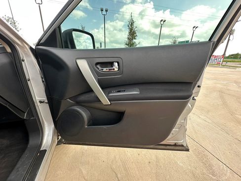 Used 2011 Nissan Rogue S FWD image 27