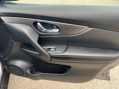 Used 2016 Nissan Rogue S FWD image 21