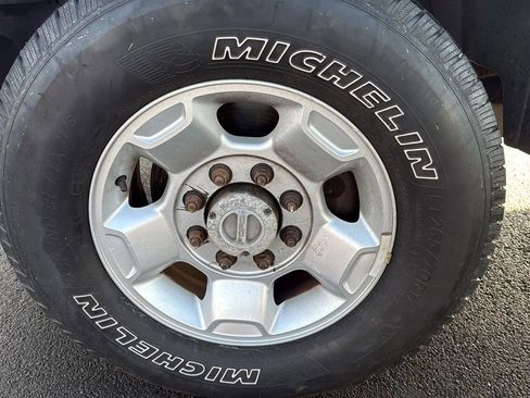 Used 2010 Ford F250 Lariat image 11