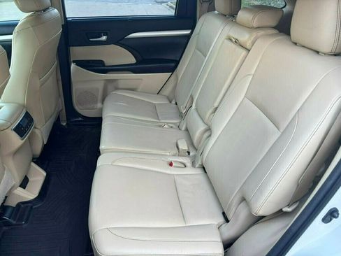 Used 2018 Toyota Highlander XLE image 17