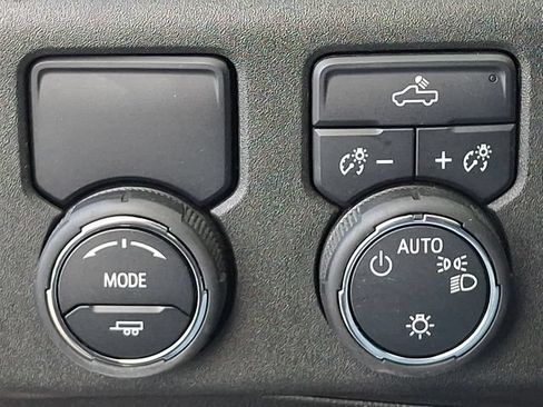 Used 2025 Chevrolet Silverado 1500 LT RWD image 23