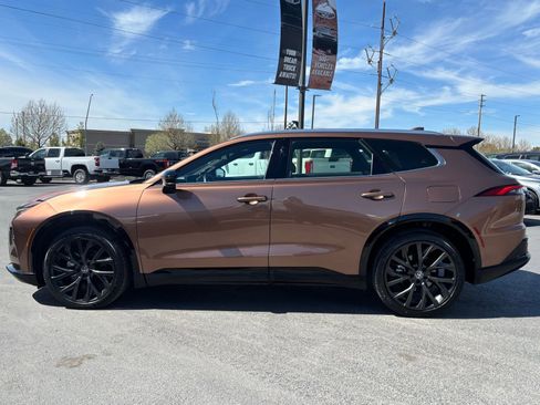 Used 2025 Toyota Crown Signia image 5