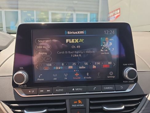 Used 2025 Nissan Altima 2.5 SV FWD image 19