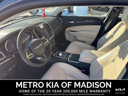 Used 2022 Chrysler 300 Touring L w/ Comfort Group image 15