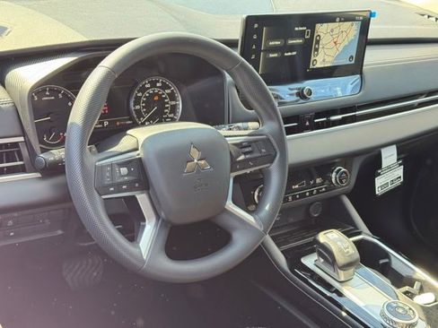 New 2026 Mitsubishi Outlander ES image 13