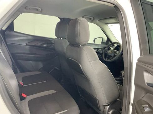 Used 2025 Chevrolet TrailBlazer LT FWD image 19