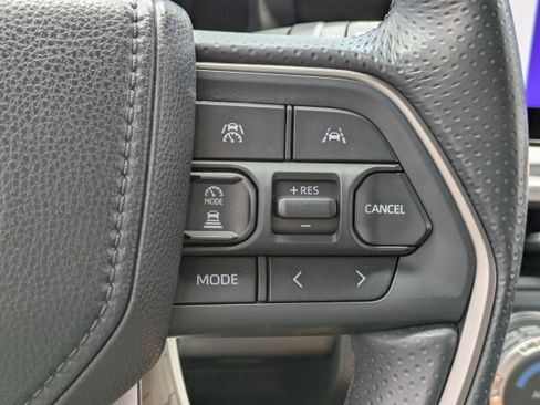 Used 2025 Toyota 4Runner TRD Off-Road Premium AWD/4WD image 23