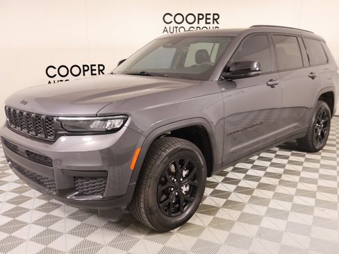 Used 2025 Jeep Grand Cherokee L Altitude AWD/4WD image 10
