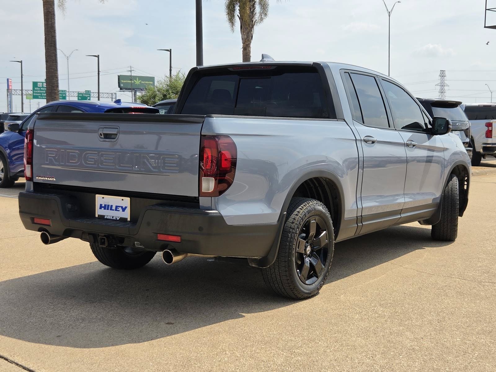 Used 2025 Honda Ridgeline Black Edition image 4