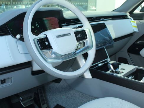 New 2026 Land Rover Range Rover SV AWD/4WD image 14