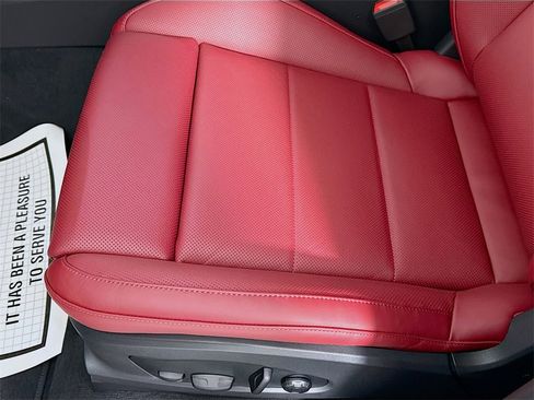 Used 2025 Porsche Macan Electric image 21