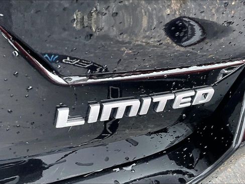 Used 2025 Jeep Grand Cherokee Limited AWD/4WD image 8