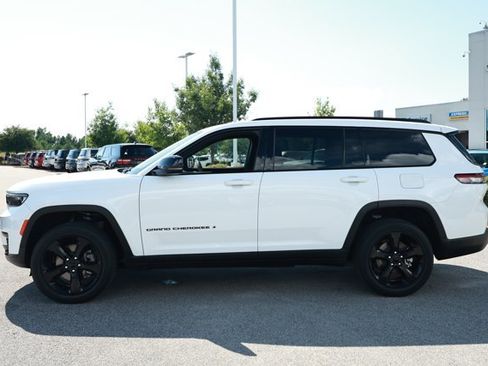 Used 2023 Jeep Grand Cherokee L Laredo AWD/4WD image 9