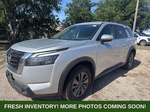 Used 2025 Nissan Pathfinder SV FWD image 5