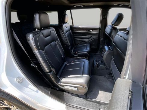 Used 2025 Jeep Grand Cherokee L Limited w/ Luxury Tech Group II AWD/4WD image 19