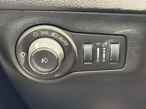 Used 2020 Jeep Compass Latitude FWD image 31