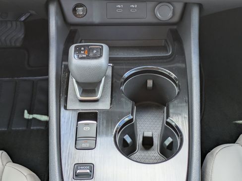 Used 2025 Nissan Rogue SV w/ SV Premium Package FWD image 17