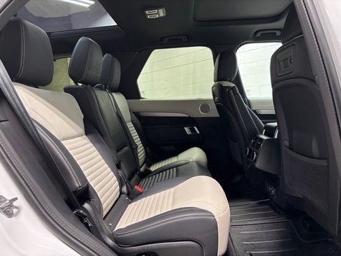 Used 2023 Land Rover Discovery S R-Dynamic image 39