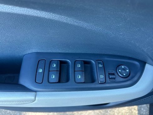 Used 2024 Hyundai Venue Limited image 34