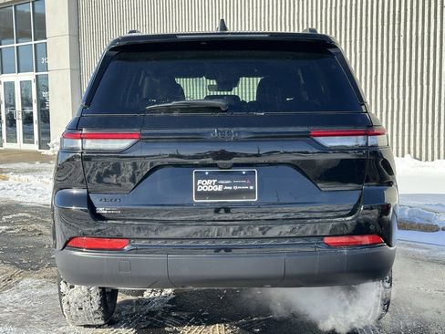 New 2025 Jeep Grand Cherokee Altitude image 4