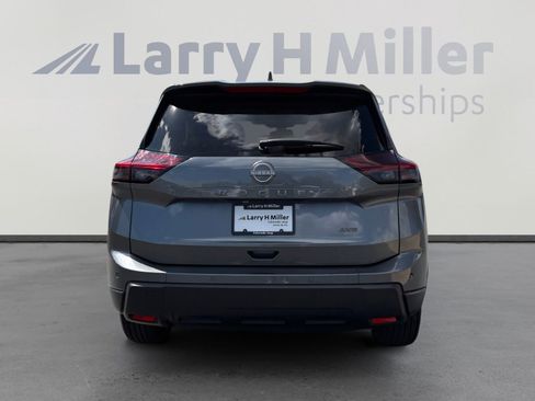 Used 2025 Nissan Rogue SV AWD/4WD image 4