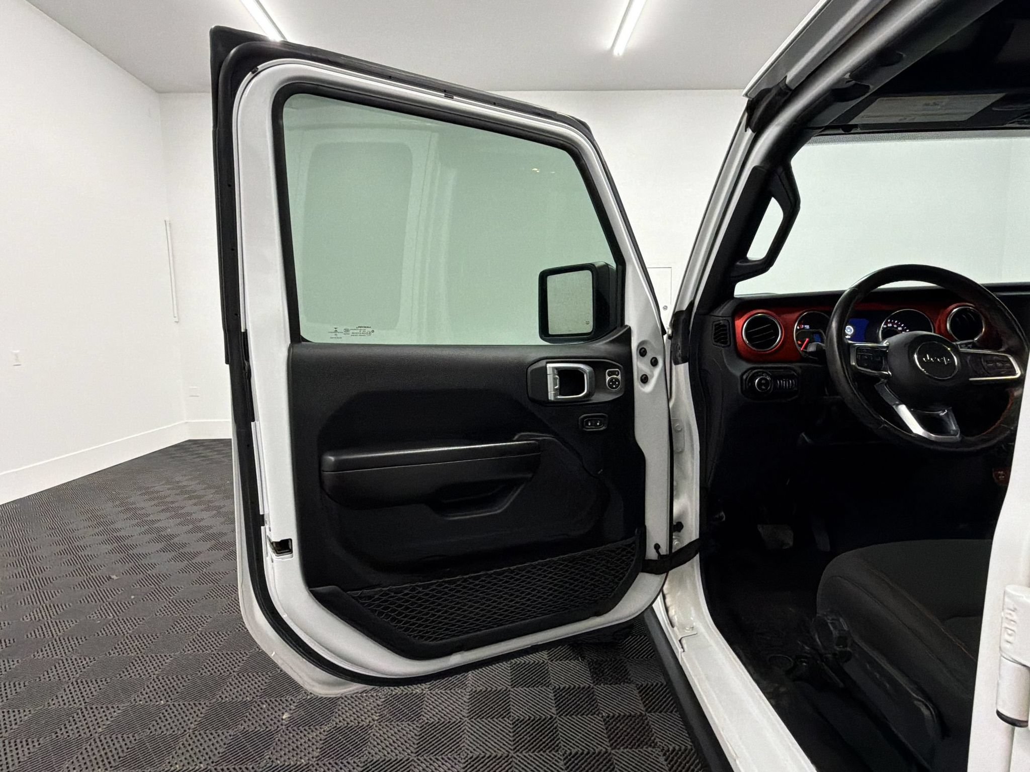 Used 2020 Jeep Gladiator Rubicon AWD/4WD image 26