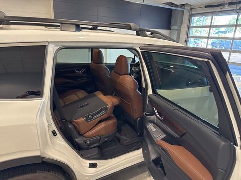 Used 2023 Subaru Ascent Touring AWD/4WD image 15