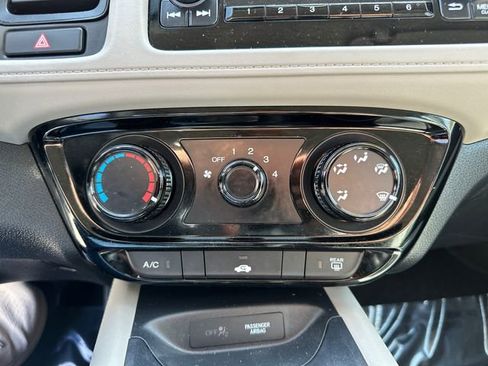 Used 2022 Honda HR-V LX image 37