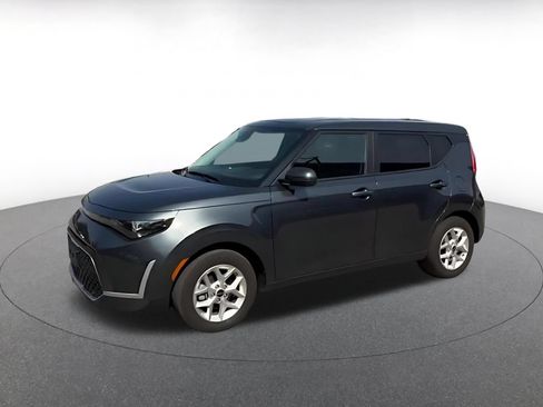 Used 2025 Kia Soul LX w/ LX Technology Package FWD image 8